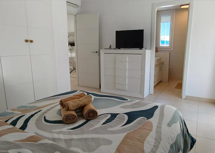 Casa Rafa Villa, 4br Private Pool, Costa Adeje, Tenerife بيت للعطل